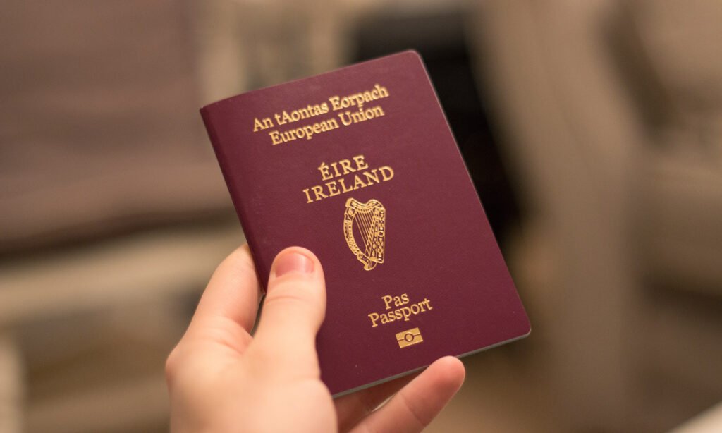 185 стран без визы: Ирландия осталась среди лидеров мирового рейтинга паспортов