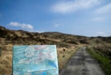 Карта у дороги недалеко от границы Ирландии и Северной Ирландии