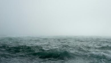 Шторм у побережья Ирландии